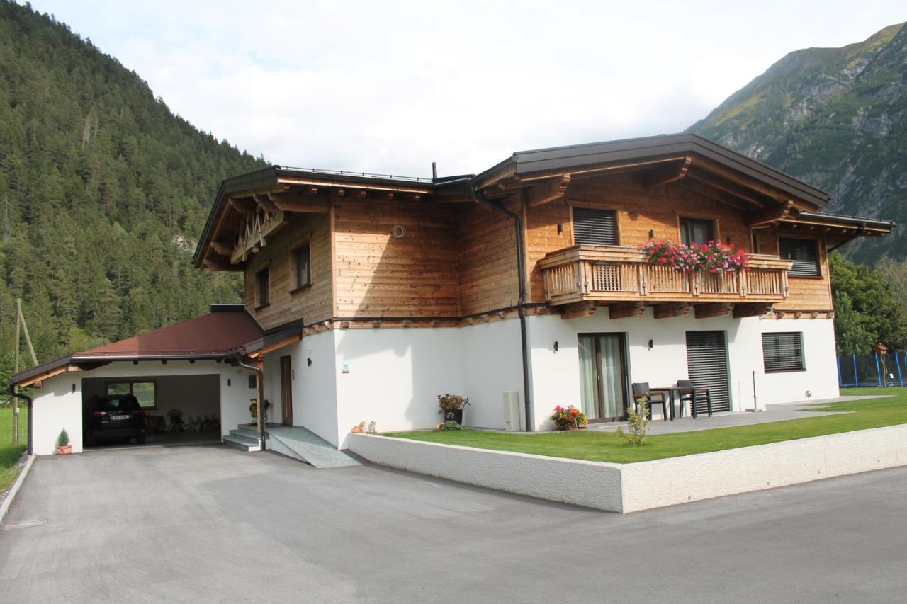 Villa Alpin Holzgau Bagian luar foto