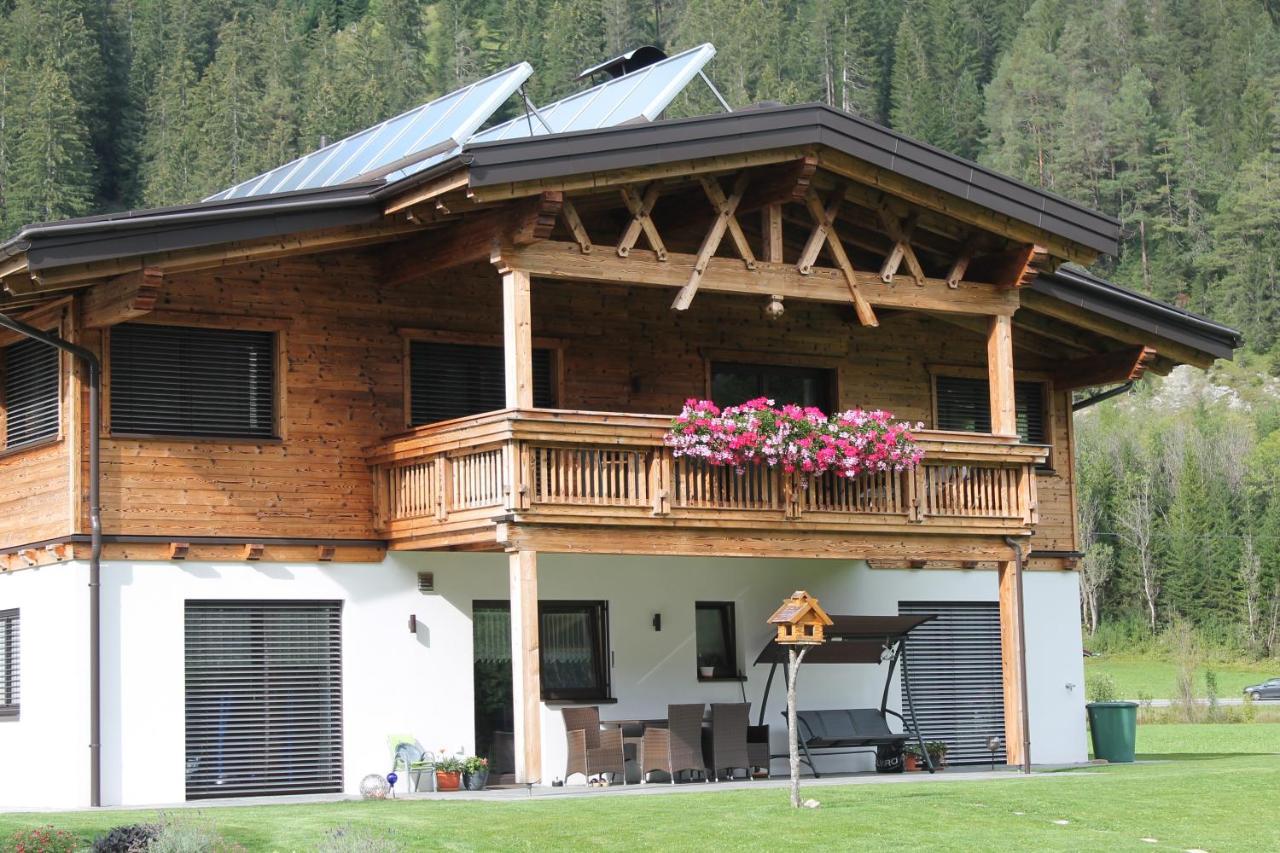 Villa Alpin Holzgau Bagian luar foto