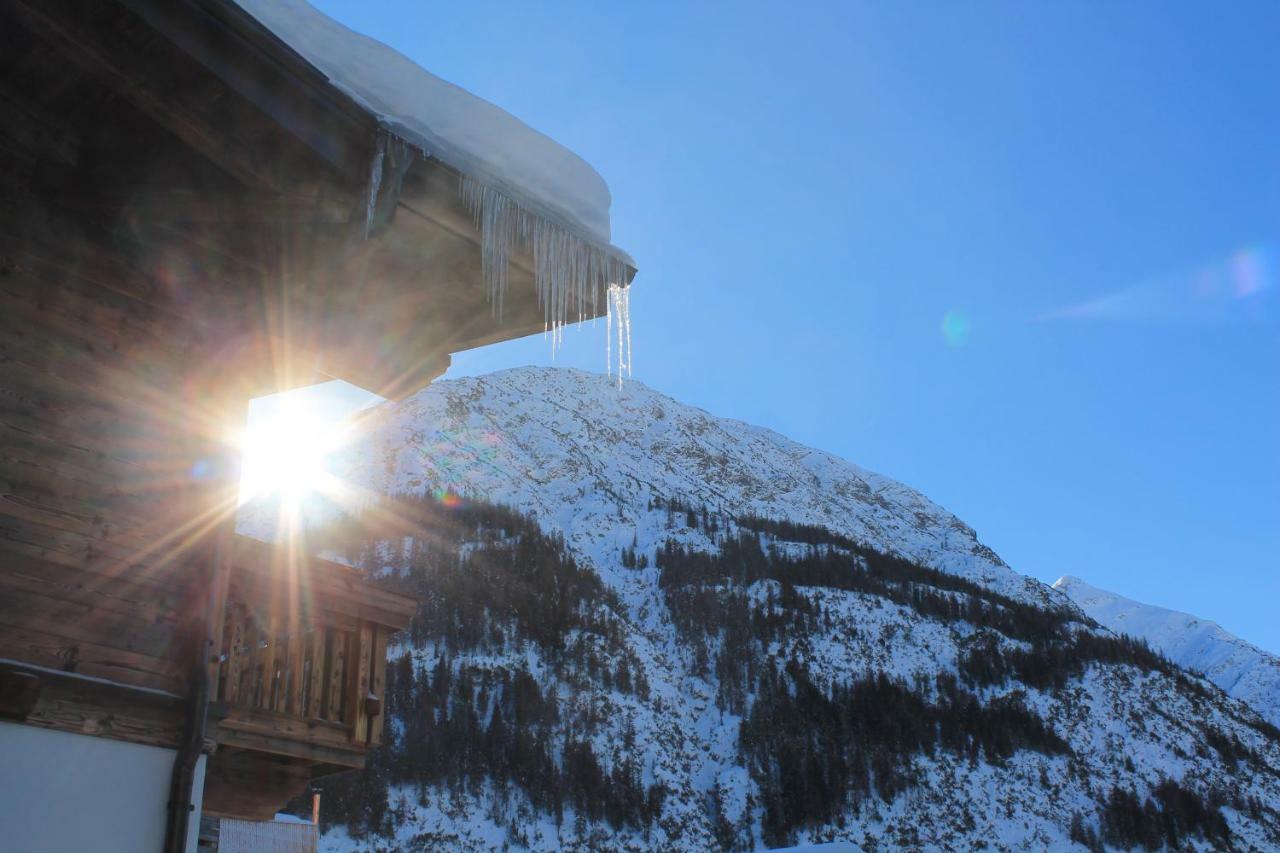 Villa Alpin Holzgau Bagian luar foto