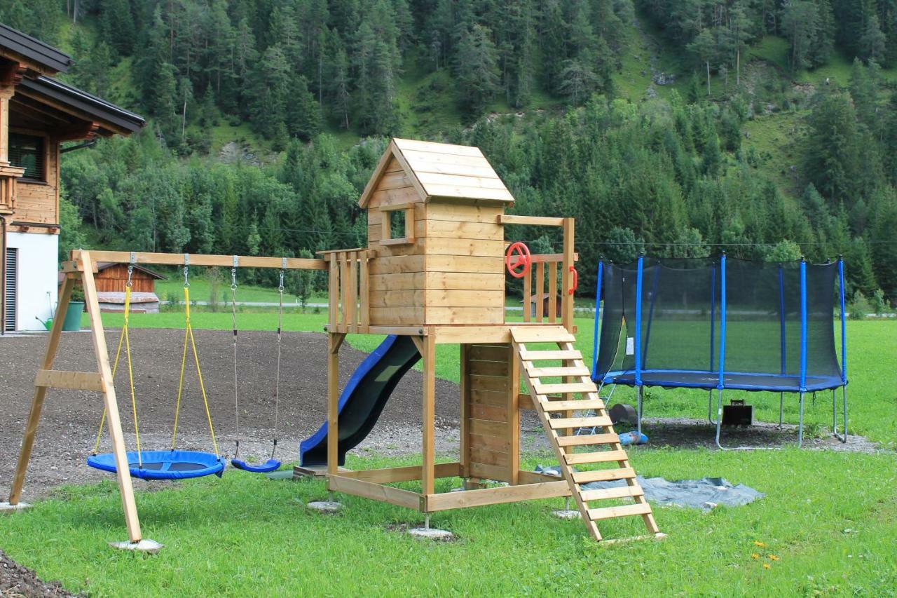 Villa Alpin Holzgau Bagian luar foto